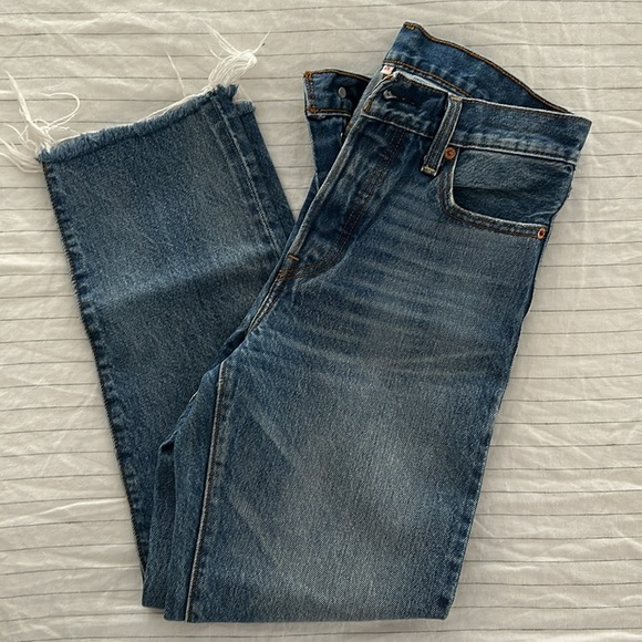 Levi denim size 26 mid rise raw hem - Picture 5 of 5